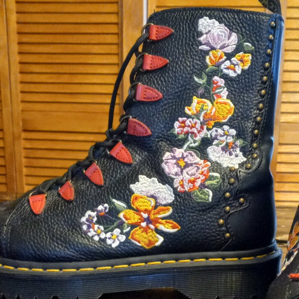 Doc martens air wair skull and flowers